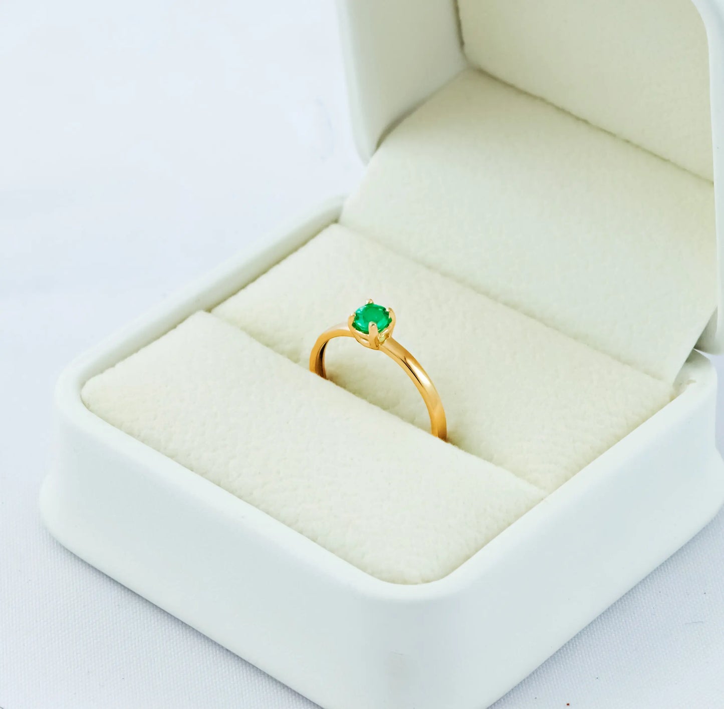 Anillo Solitario Tay Esmeralda 0.18Qts | 1.1gr | Oro Amarillo (Gemas)