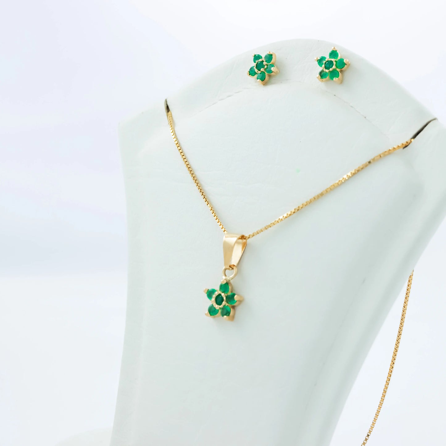 Set Flores Esmeralda 0.45Qts | 1.8gr | Oro Amarillo (Gemas)