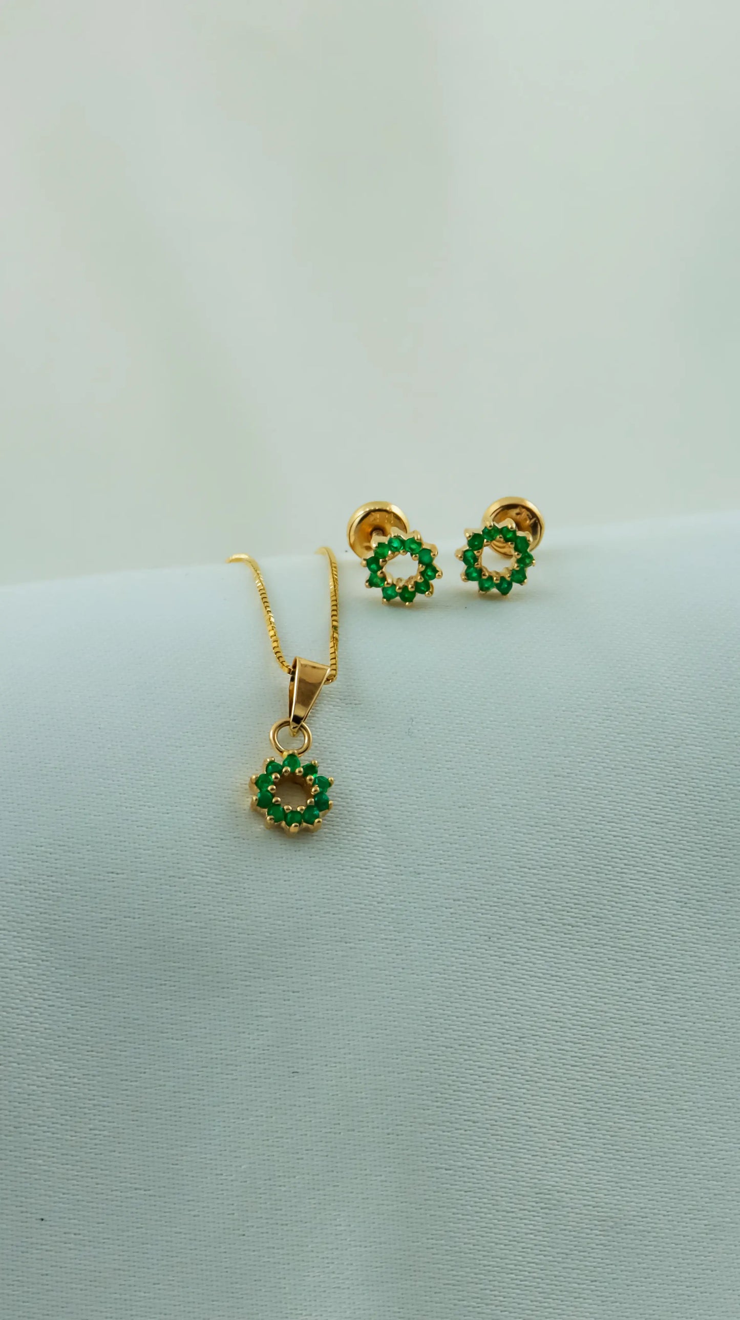 Set Fuego Esmeralda 0.3Qts | 1.8gr | Oro Amarillo (Gemas)