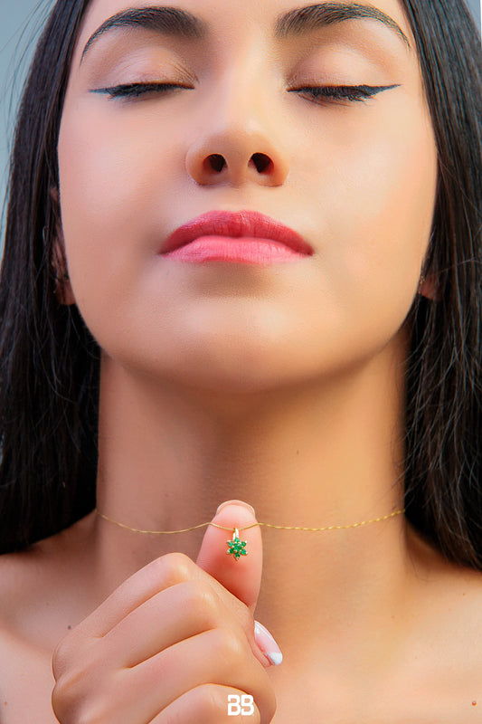 Dije Estrella Esmeralda 0.15Qts | 0.8gr | Oro Amarillo (Gemas)