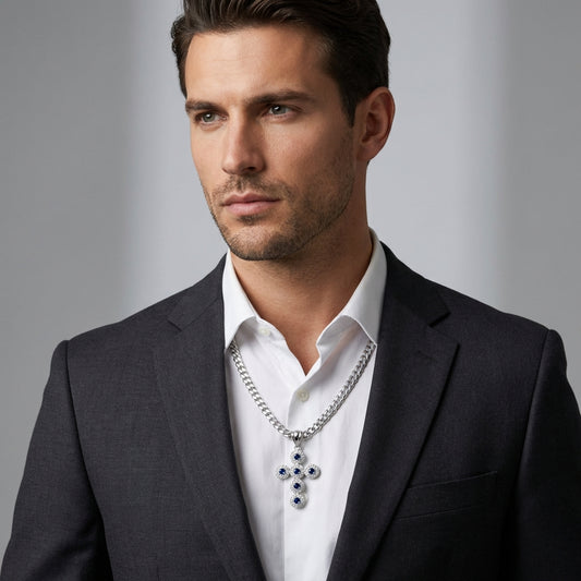 Dije Salvation Cruce Diamante 1Qts + Zafiro 0.7Qts | 4.5gr | Oro Amarillo (Gemas)