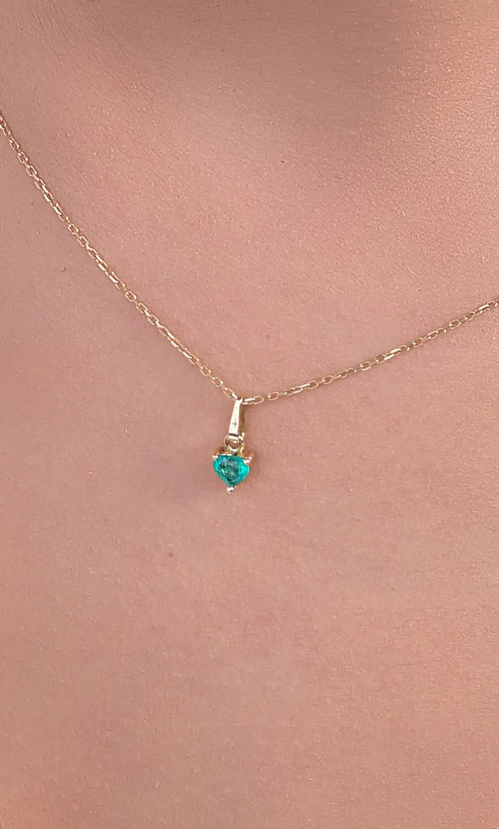 Dije Corazon S Esmeralda 0.23Qts | 1gr | Oro Amarillo (Gemas)