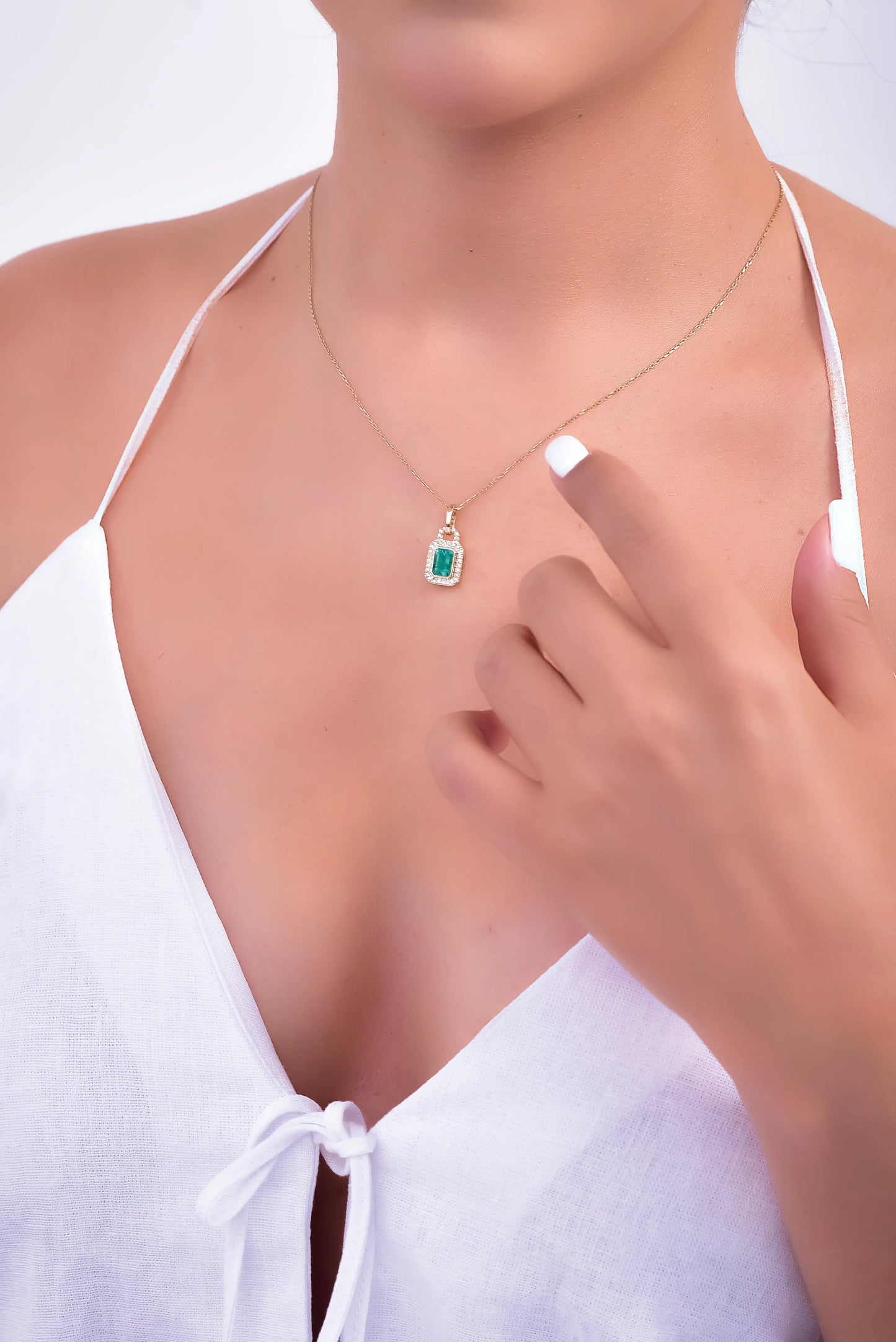 Dije Candado Esmeralda 0.77Qts + Diamante 0.2Qts | 1.9gr | Oro Amarillo (Gemas)