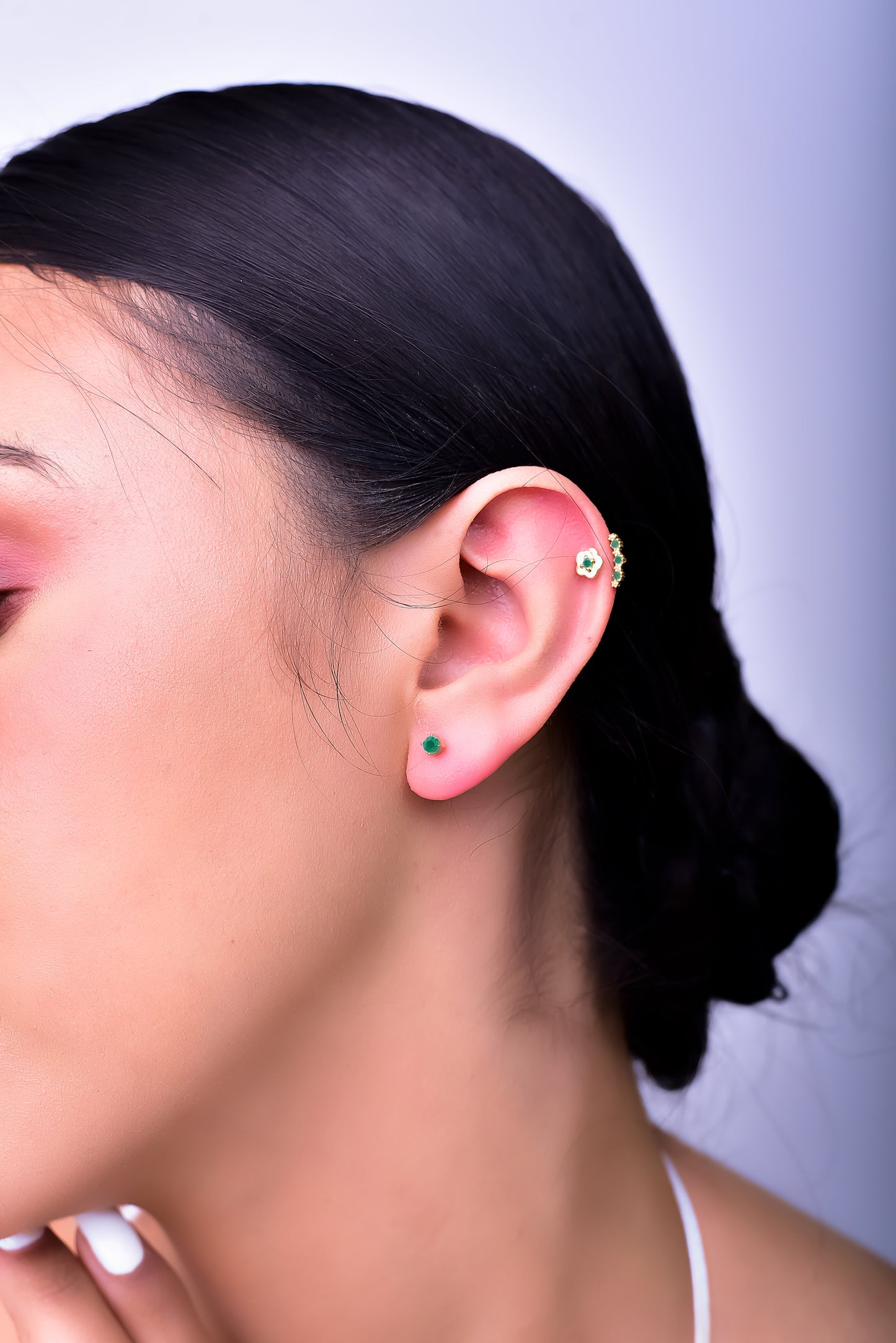 Topos Earcuff Flor Capuchina Esmeralda 0.15Qts | 2gr | Oro Amarillo (Gemas)
