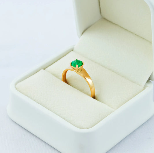 Anillo Solitario May Esmeralda 0.54Qts | 1.9gr | Oro Amarillo (Gemas)