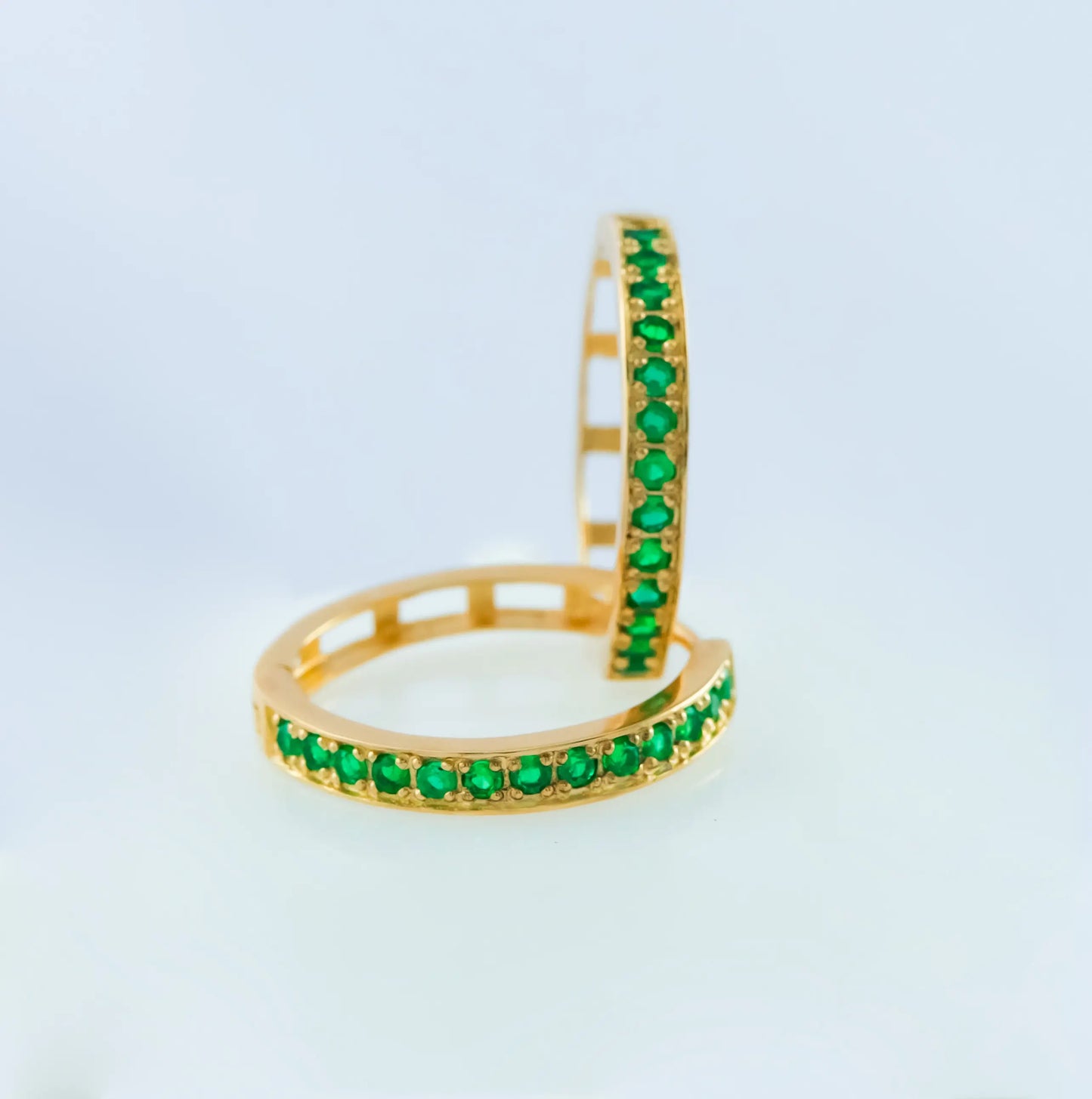 Candongas Huggy Big Esmeralda 0.39Qts | 3.4gr | Oro Amarillo (Gemas)