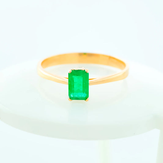 Anillo Solitario Ey Esmeralda 0.5Qts + Diamante 0.01Qts | 1.9gr | Oro Amarillo (Gemas)