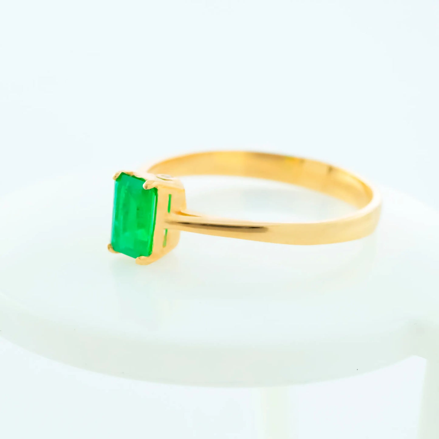 Anillo Solitario Ey Esmeralda 0.5Qts + Diamante 0.01Qts | 1.9gr | Oro Amarillo (Gemas)