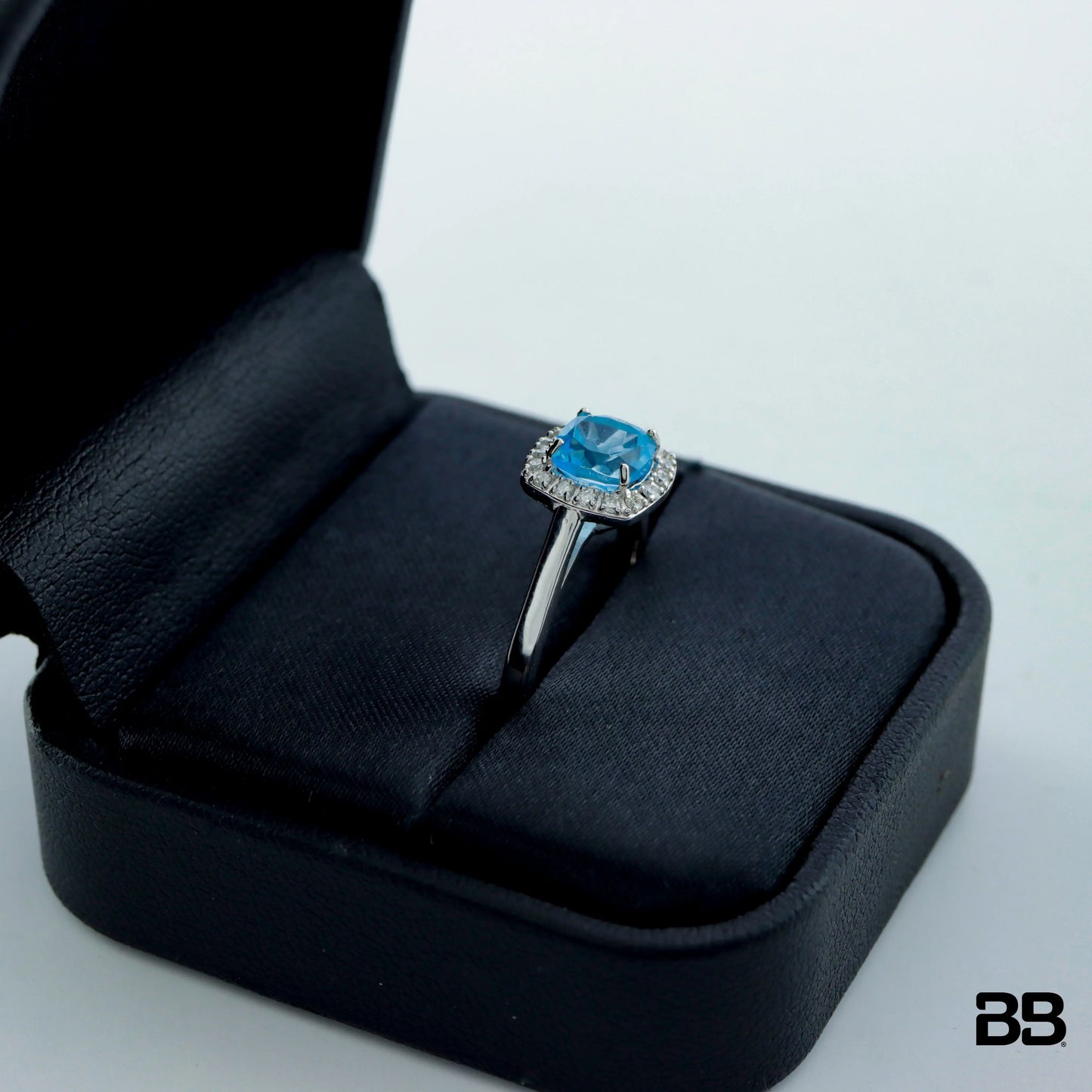 Anillo Solitario Amores Topacio 1.61Qts + Diamante 0.16Qts | 3.4gr | Oro Blanco (Gemas)