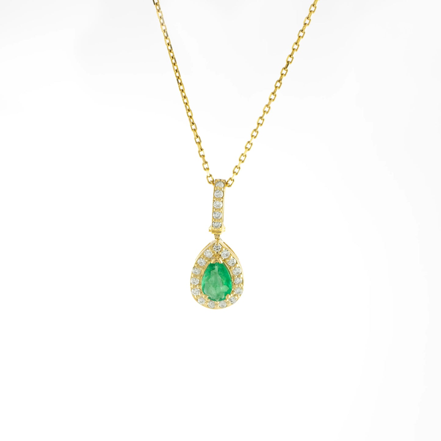 Dije Monarca Esmeralda 0.5Qts + Diamante 0.21Qts | 1.2gr | Oro Amarillo (Gemas)