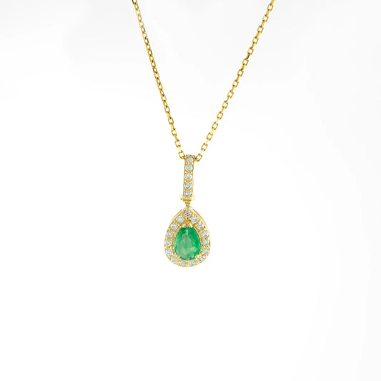 Dije Monarca Esmeralda 0.5Qts + Diamante 0.21Qts | 1.2gr | Oro Amarillo (Gemas)