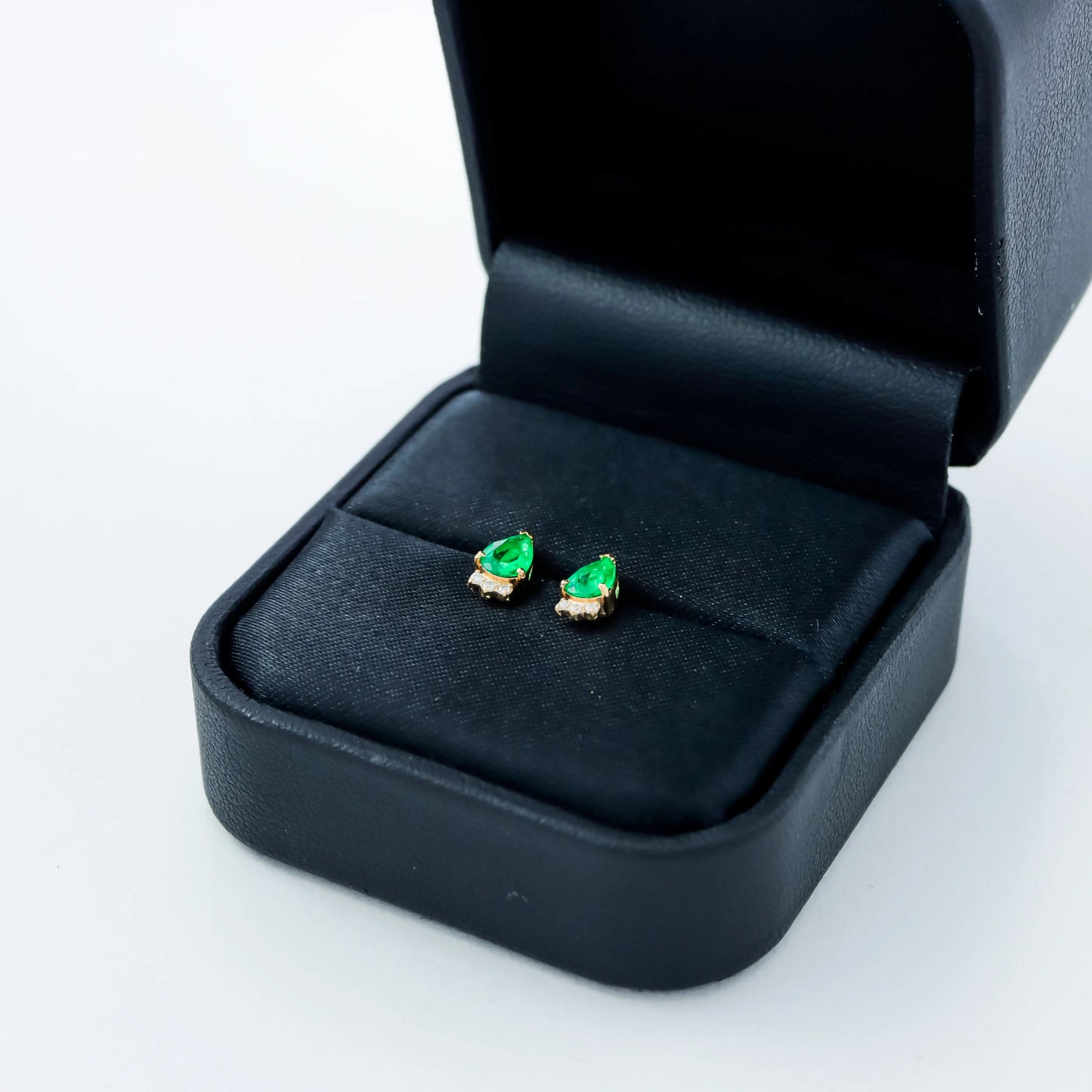 Topos Eres Esmeralda 0.44Qts + Diamante 0.03Qts | 1gr | Oro Amarillo (Gemas)