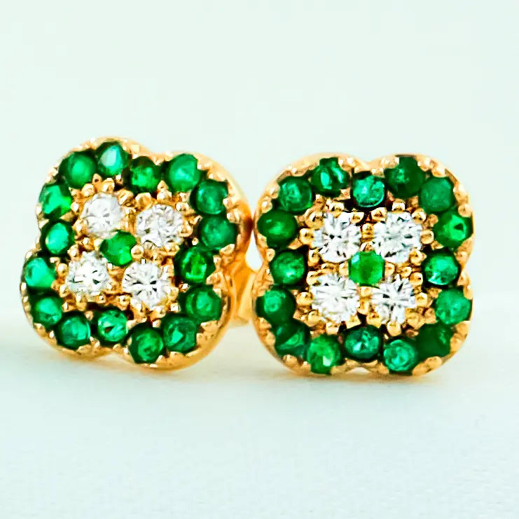 Topos Trebol de Luz Esmeraldas 0.34Qts + Diamantes 0.24Qts | 2.12gr | Oro Amarillo (Gemas)