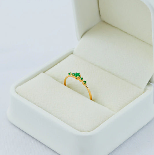 Anillo Solitario Cio Esmeralda 0.12Qts | 1.5gr | Oro Amarillo (Gemas)